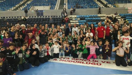 Sakarya Voleybol, Afyon’u 3-2 Yenerek Namağlup Liderliğini Sürdürdü