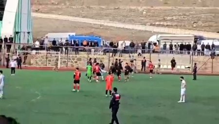 Afyon’da amatör maç sonrası saha karıştı